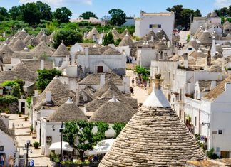 Chiêm ngưỡng vẻ đẹp cổ kính của thị trấn Alberobello khi du lịch Ý Chiêm ngưỡng vẻ đẹp cổ kính của thị trấn Alberobello khi du lịch Ý