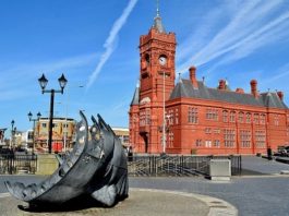Đắm mình trước vẻ đẹp cổ kính của thành phố Cardiff nước Anh