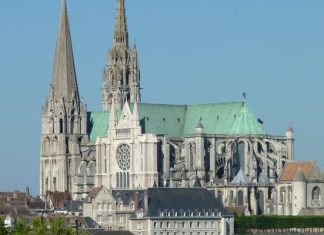 Chiêm ngưỡng kiến trúc ấn tượng của nhà thờ Đức Bà Chartres - Pháp